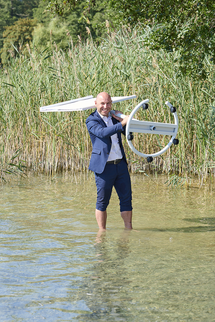 Seminartrainer mit Flipchart am Wörthersee