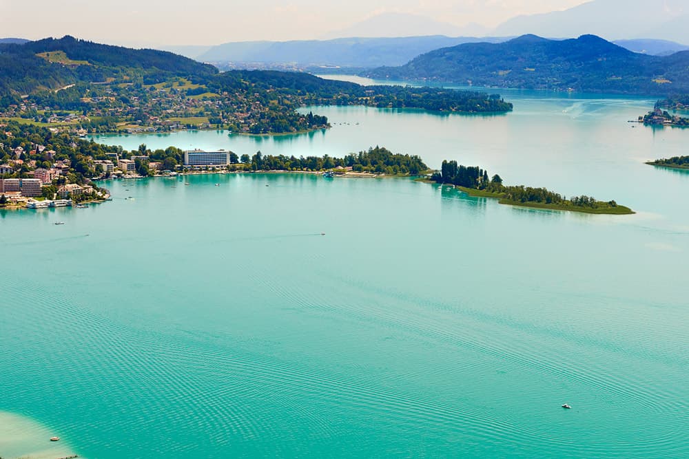 Blick auf das Hotel und die Halbinselaus Vogelperspektive