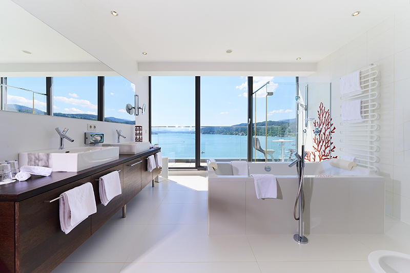 Badezimmer der Style Suite im Parkhotel Pörtschach