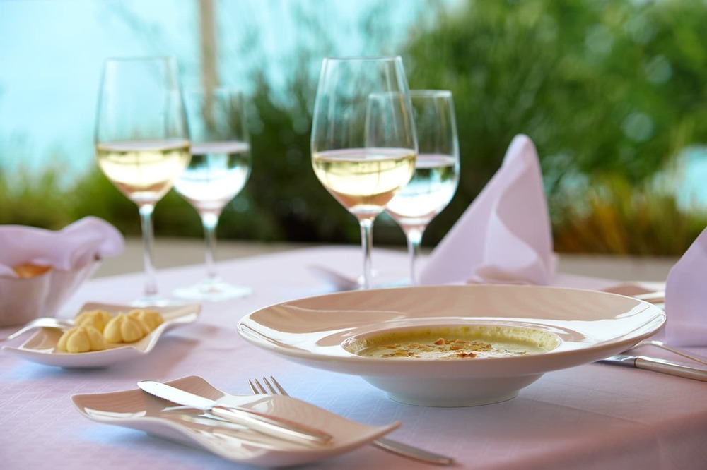 gedeckter Tisch im Hotelrestaurant Parkhotel Pörtschach