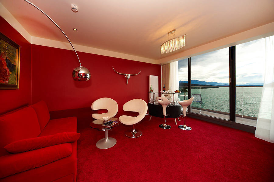 Rote Suite mit Blick auf den Woerthersee